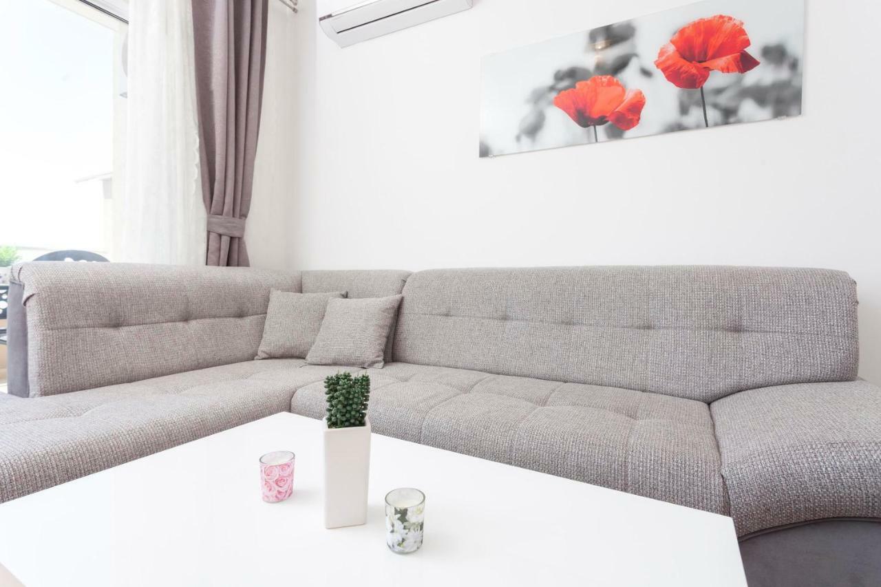 Apartments Dora มาคาร์สกา ภายนอก รูปภาพ