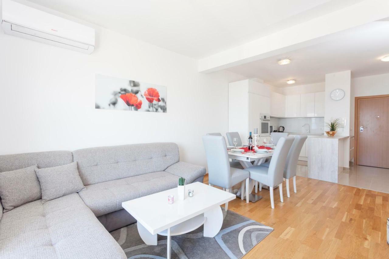 Apartments Dora มาคาร์สกา ภายนอก รูปภาพ