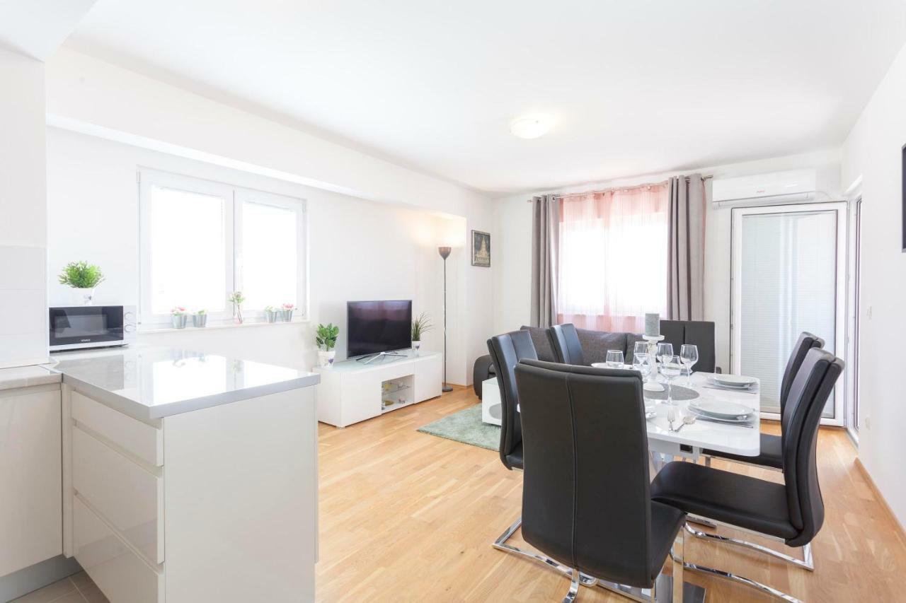 Apartments Dora มาคาร์สกา ภายนอก รูปภาพ