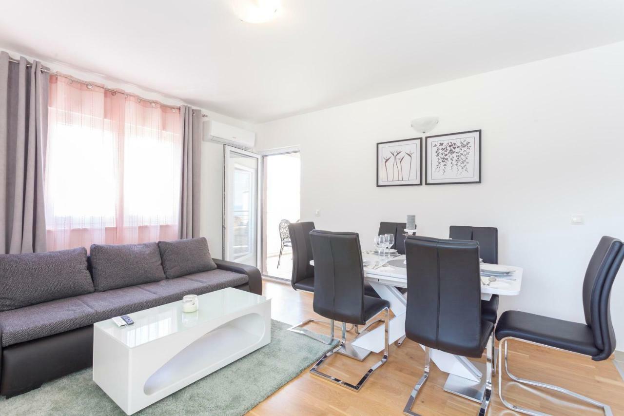 Apartments Dora มาคาร์สกา ภายนอก รูปภาพ