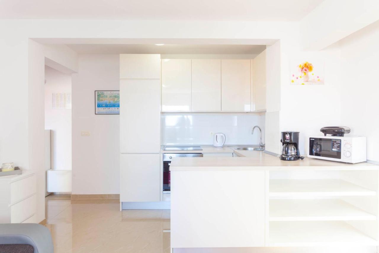 Apartments Dora มาคาร์สกา ภายนอก รูปภาพ
